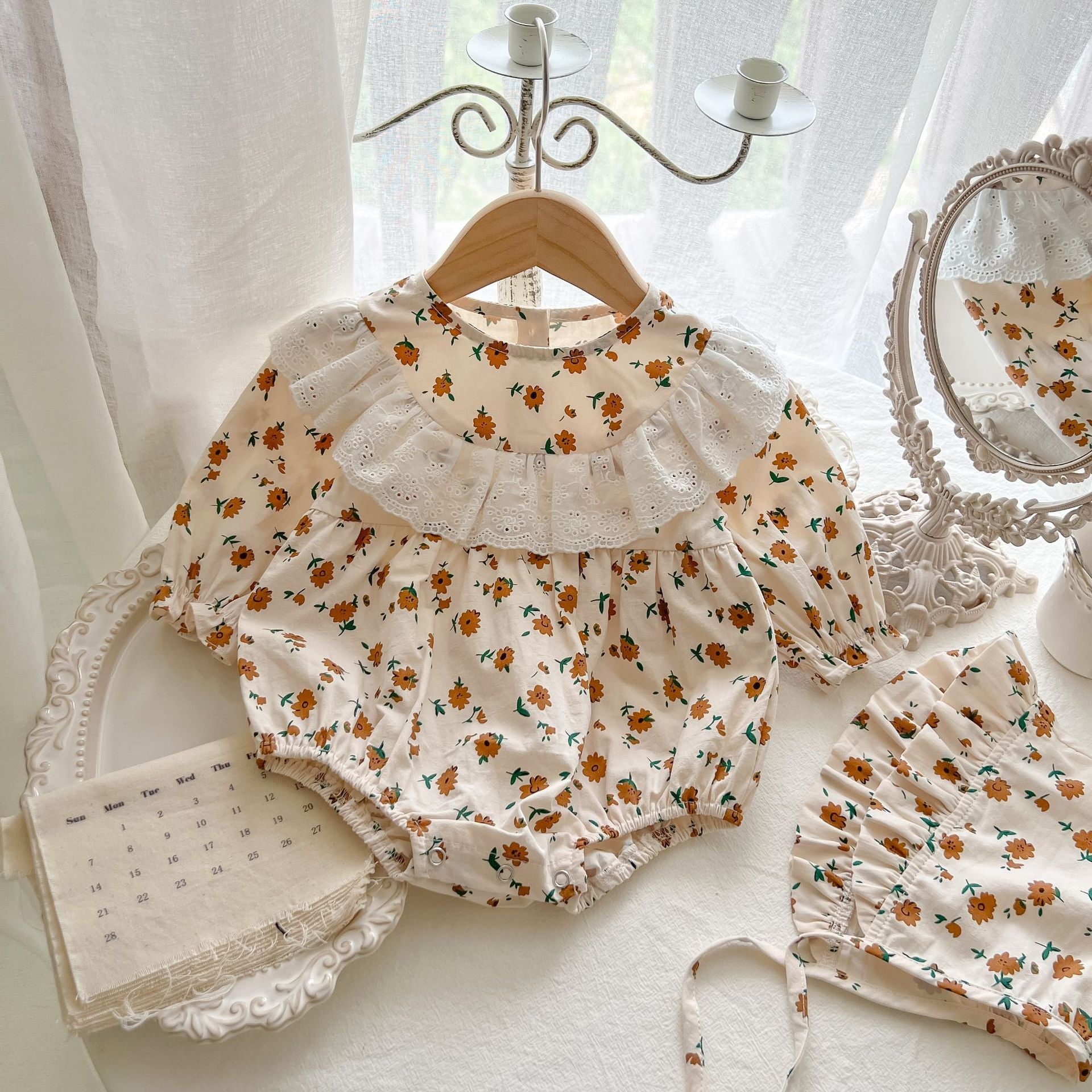 Body bébé fille à fleurs liberty, manches longues dentelle